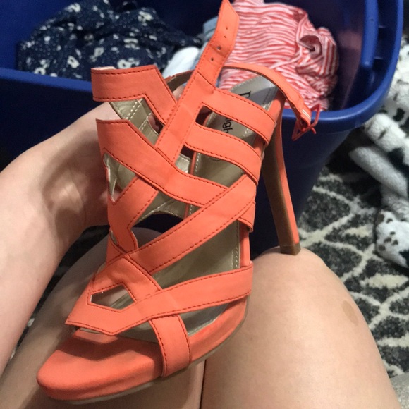 High heels - Picture 3 of 3